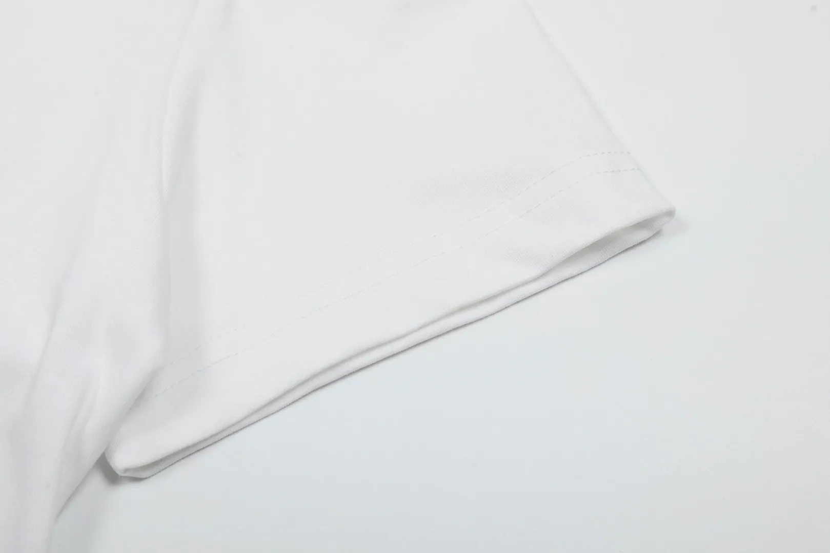 VIVI997# "Top hot style" vivienne west wood Queen Mother West U-neck big T short sleeves 2025 top hot style 220g 32 count high-density double yarn pure cotton, comfortable fabric The upper body effect is good-looking, and the rate of turning heads is high Size: XS-L Color: White Black